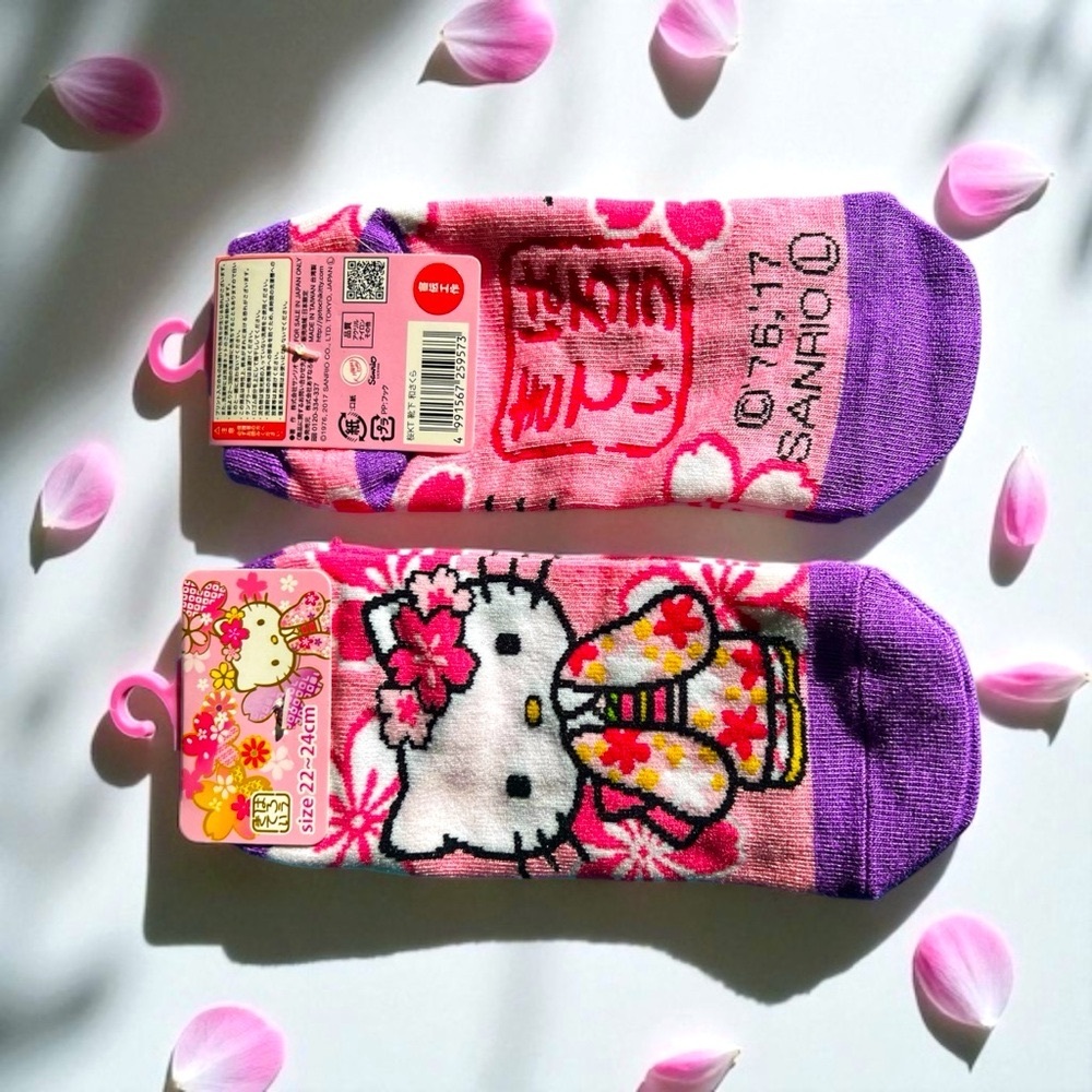 2 Pairs of Hello Kitty Sanrio Japan Socks Pink Kimono NWT